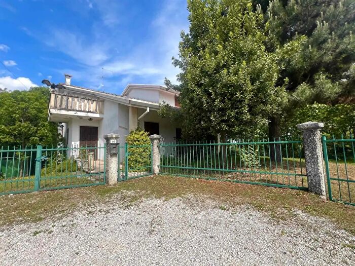 Casa con 10 locali in vendita in Nogarole Vicentino
