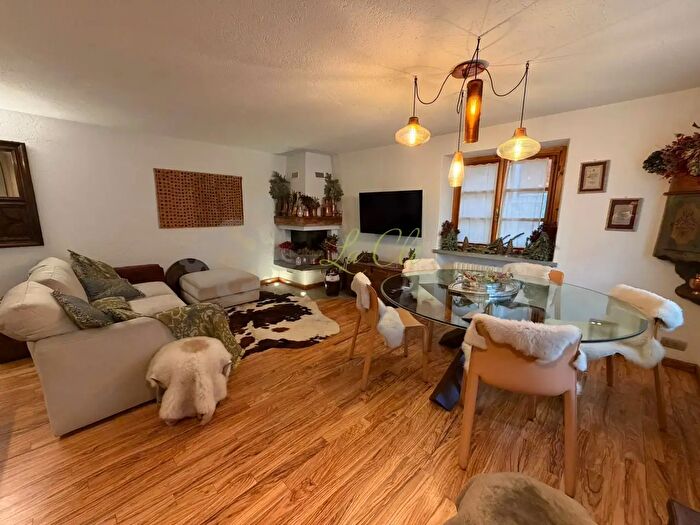 Appartamento trilocale in vendita in Courmayeur