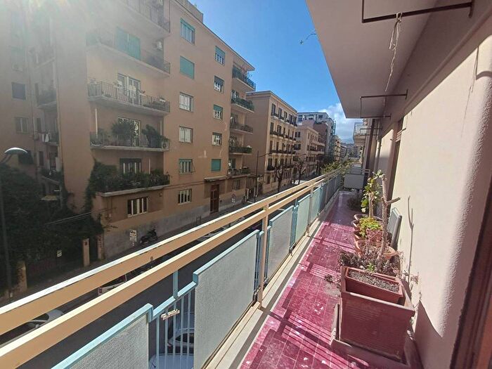Appartamento con 6 locali in affitto in Via Mario Rapisardi, Notarbartolo Sciuti, Palermo