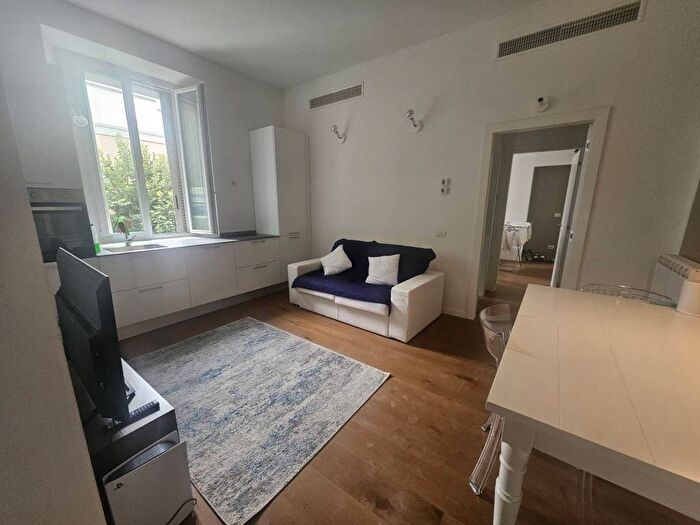 Appartamento bilocale in affitto in Via Costanza, Washington, Milano