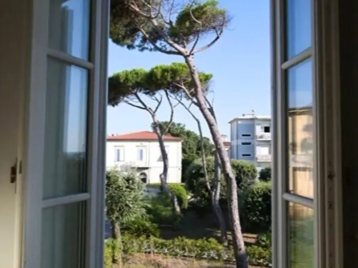 Appartamento trilocale in vendita in Via della Salute, Livorno