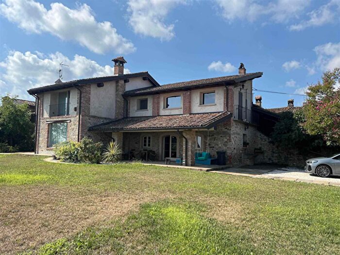 Casa con 18 locali in vendita in Ca dei Negri, Rivergaro