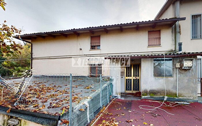Appartamento trilocale in vendita in Via P Giardini Nord, Serramazzoni