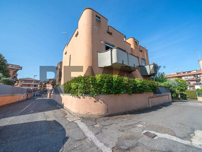Casa con 8 locali in vendita in Viale della Repubblica a, Marino