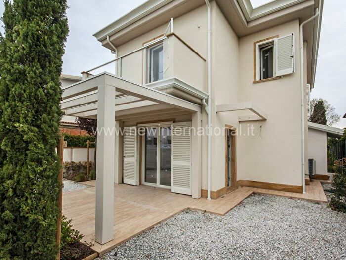 Casa trilocale in affitto in Cinquale, Montignoso