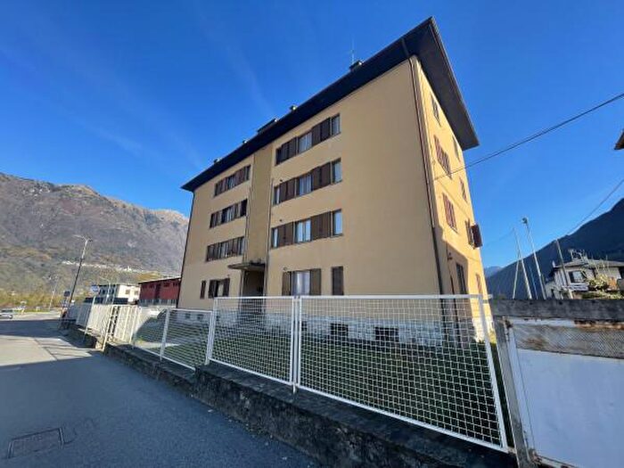 Appartamento trilocale in vendita in Via Stelvio, Delebio