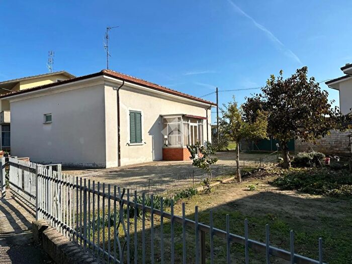 Casa con 6 locali in vendita in Via Leone, Cesenatico