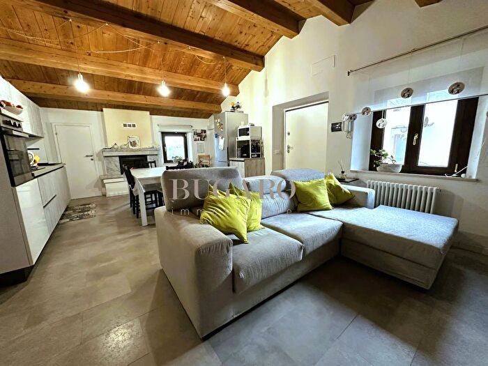 Casa con 6 locali in vendita in Ancona