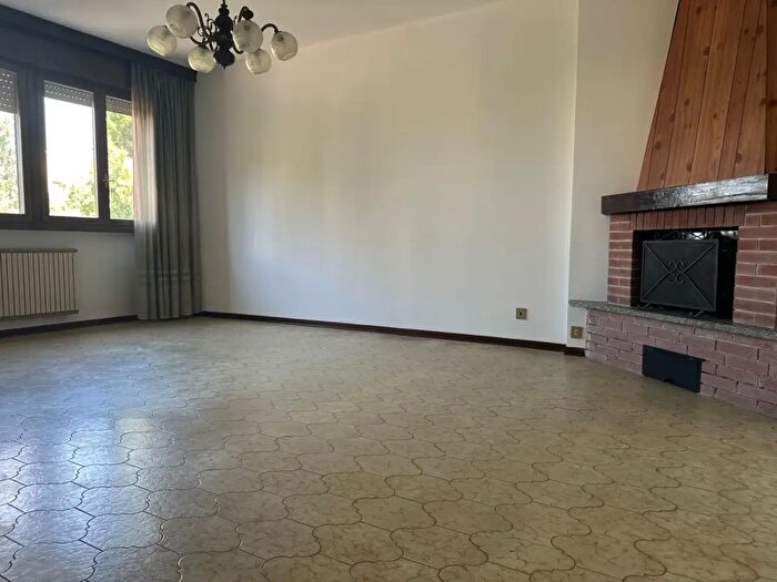 Appartamento quadrilocale in vendita in Via Eugenio Vicentini, Piacenza