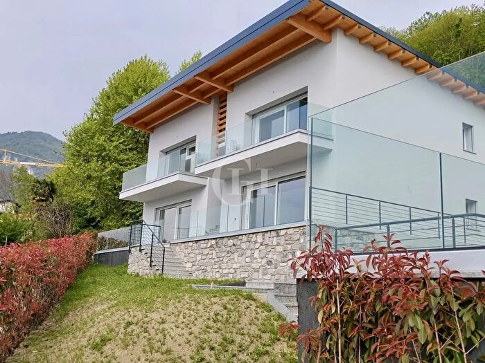 Appartamento trilocale in vendita in Vercana