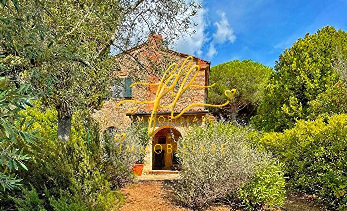 Casa con 8 locali in vendita in Guardistallo