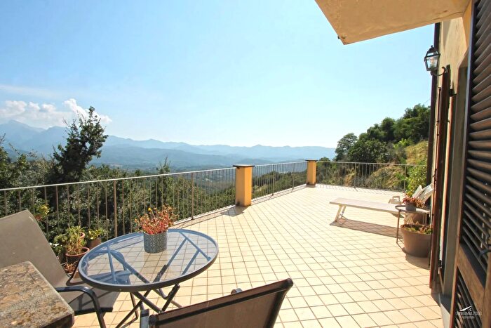Casa con 5 locali in vendita in Fivizzano