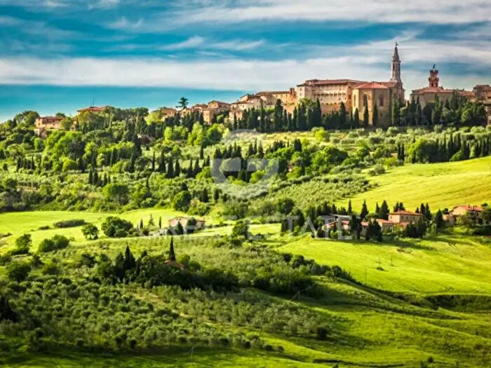Casa con 6 locali in vendita in Via Fontanelle, Pienza