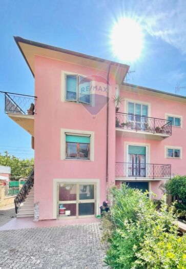 Appartamento con 7 locali in vendita in Cecina