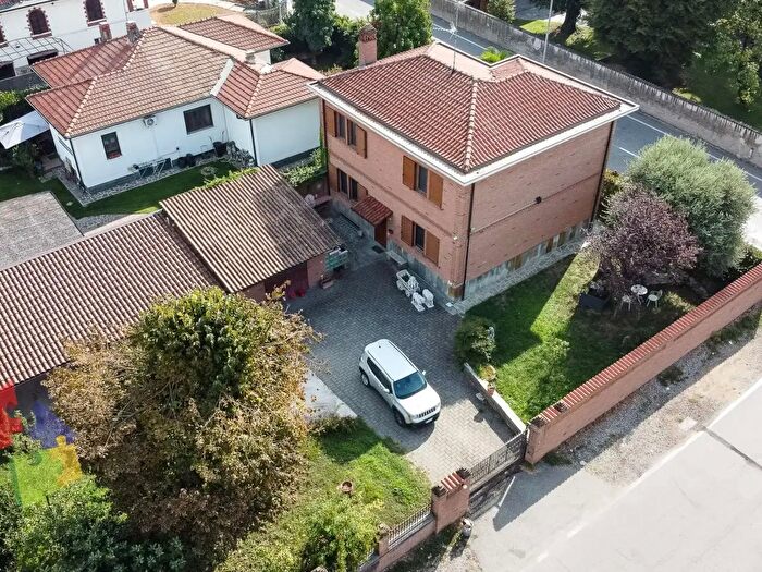 Casa con 6 locali in vendita in Via Mulini, Motta Visconti