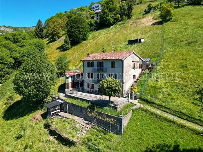 Appartamento quadrilocale in vendita in Via Collepedrino, Palazzago