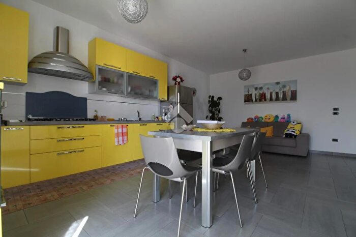 Casa quadrilocale in vendita in Contrada Gidora, Luzzi