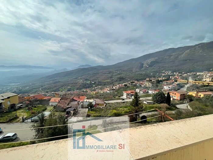 Casa con 5 locali in vendita in Vitulano