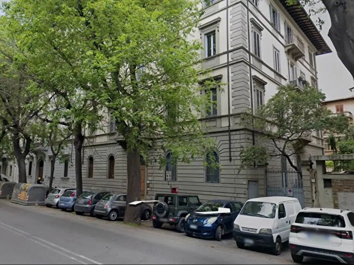 Appartamento con 15 locali in vendita in Firenze