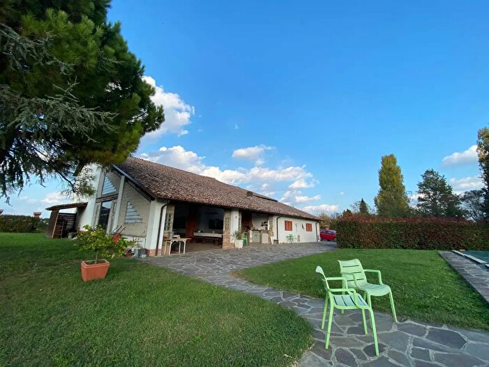 Casa con 10 locali in vendita in San Giorgio Piacentino
