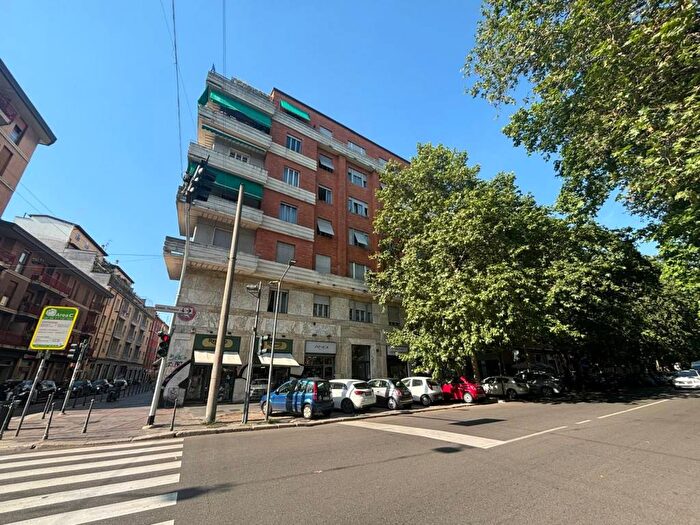 Appartamento trilocale in affitto in Via Odoardo Tabacchi, Corso San Gottardo, Milano