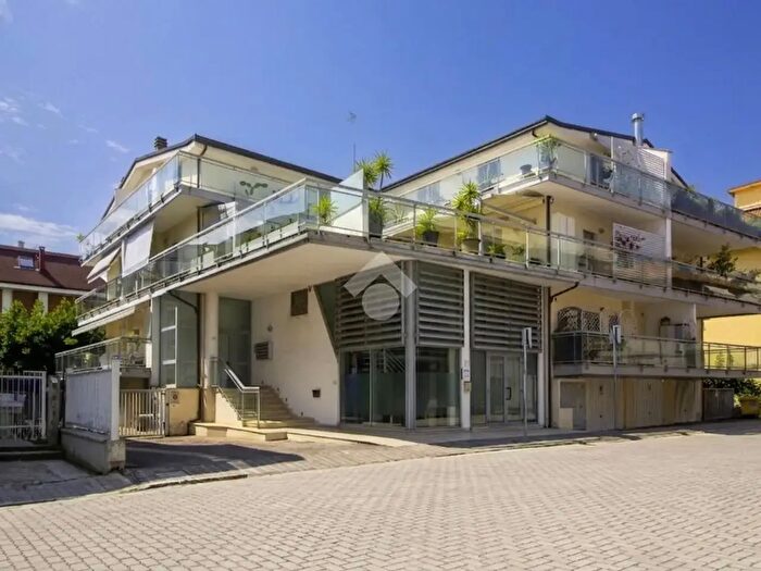 Appartamento trilocale in vendita in Via Massimo d'Azeglio, Grottammare
