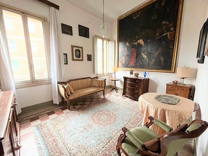 Appartamento con 5 locali in vendita in Firenze