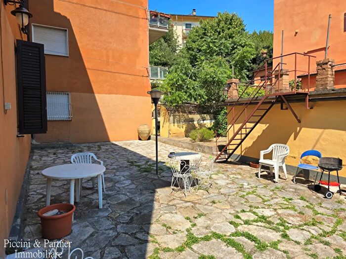 Appartamento con 7 locali in affitto in Via Cialdini, Perugia