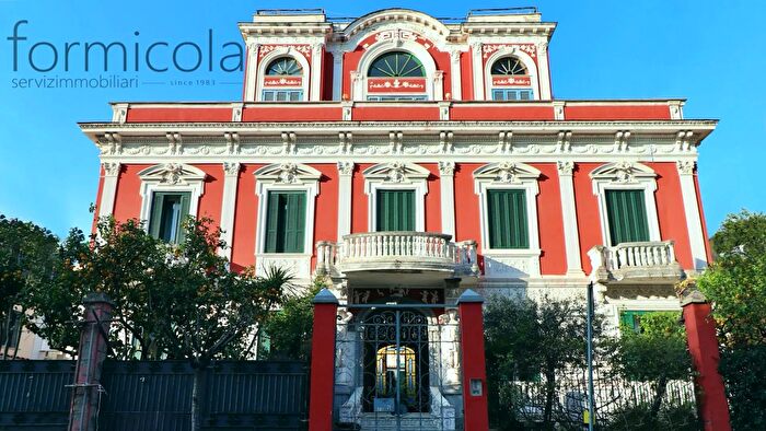 Appartamento con 7 locali in vendita in Portici