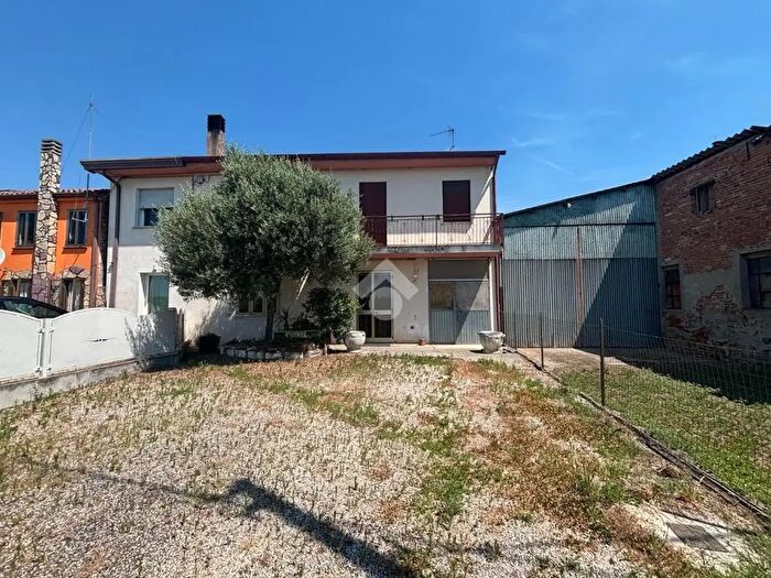 Casa quadrilocale in vendita in Via Str Nuova, Barbona