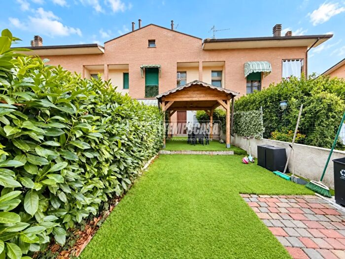 Casa con 5 locali in vendita in Via Crocetta l, Valsamoggia