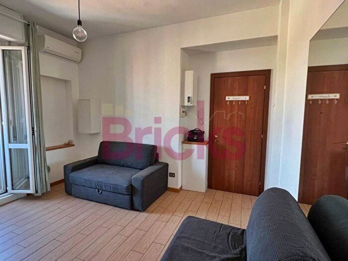 Appartamento monolocale in affitto in CORSO GENOVA, Corso Genova, Milano