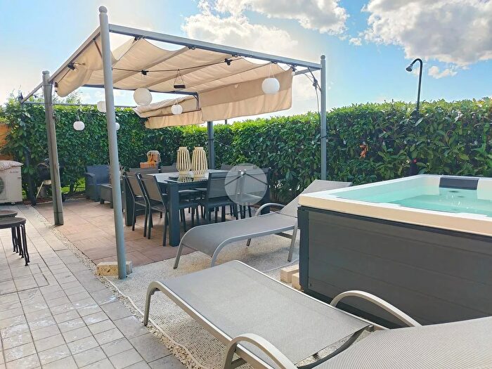 Casa con 5 locali in vendita in Str Principale di Beneceto, Parma