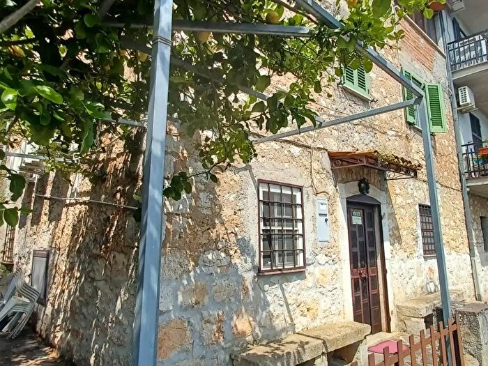 Casa con 6 locali in vendita in Via Marittima, Prossedi