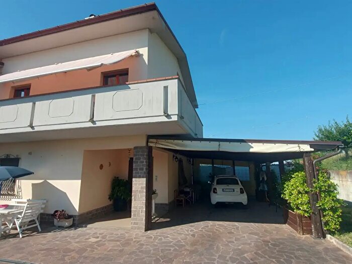 Casa con 10 locali in vendita in Via Vaccarilese, Ostra