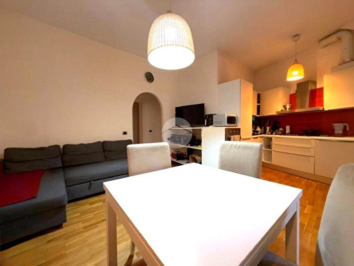 Appartamento trilocale in affitto in Via Friuli, Porta Romana Medaglie dOro, Milano