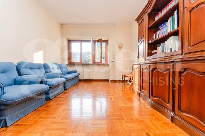 Appartamento trilocale in vendita in Via Sismondi, Milano