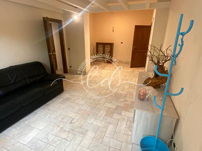 Appartamento trilocale in affitto in Pietrasanta