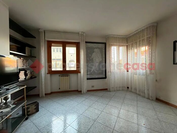 Appartamento con 5 locali in vendita in Via Ugo Foscolo, Arezzo