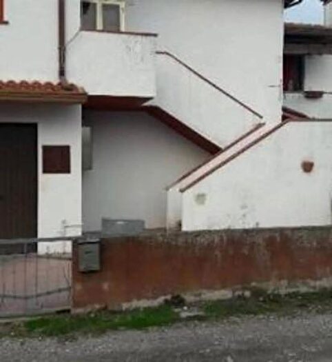 Appartamento con 5 locali in vendita in Via Eugenio Grigatti, Mesola