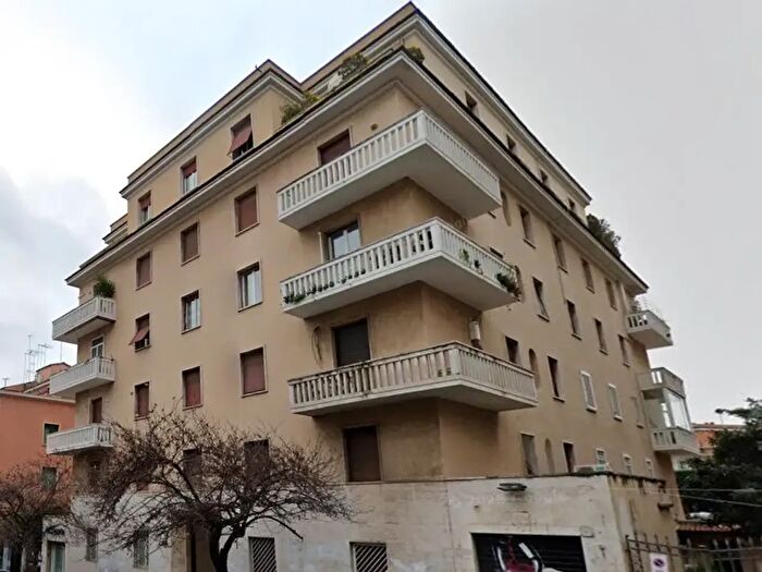 Appartamento quadrilocale in vendita in Via Livorno, Roma