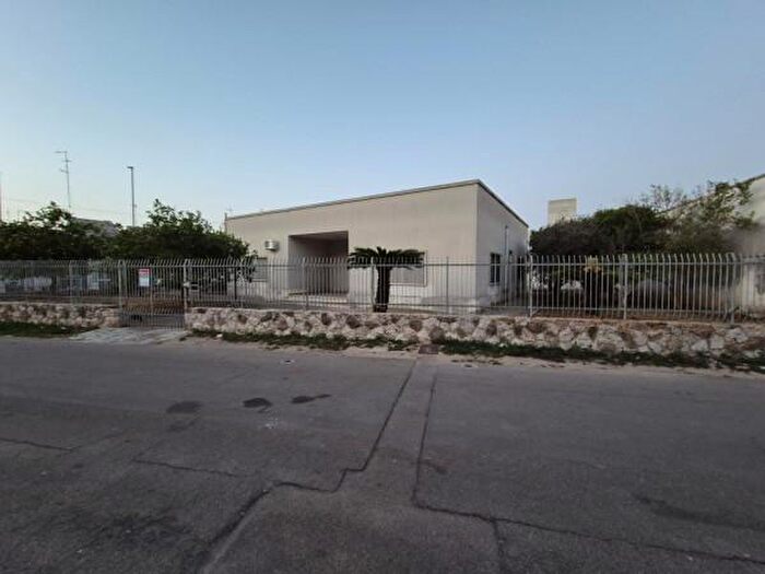 Casa con 6 locali in vendita in Via Gabriele dAnnunzio, Melendugno