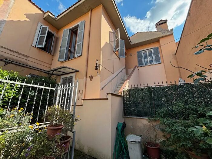 Appartamento trilocale in vendita in Via Roma, Grottaferrata