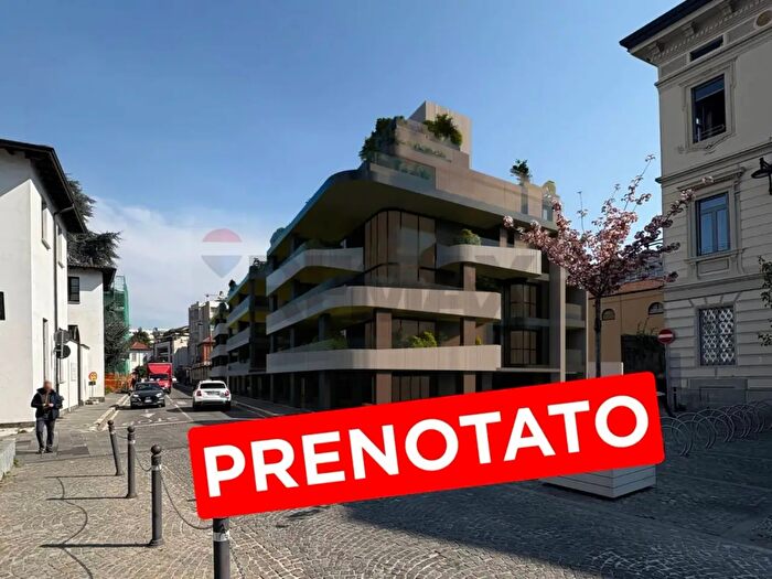 Appartamento con 5 locali in vendita in Via Mons Paolo Borroni, Busto Arsizio