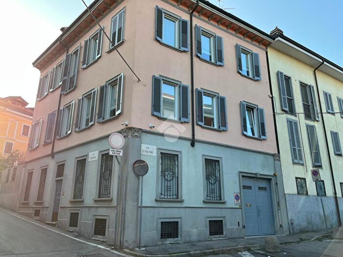 Casa con 5 locali in vendita in Via SPietro, Melegnano