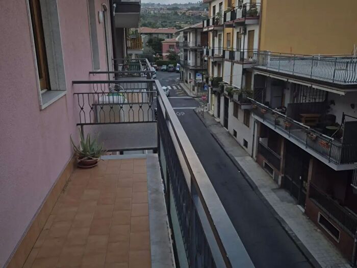 Appartamento trilocale in affitto in Via Nazario Sauro, Aci Castello