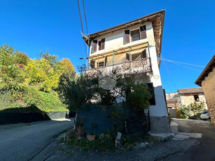 Casa con 6 locali in vendita in Via Umberto I, Alfiano Natta