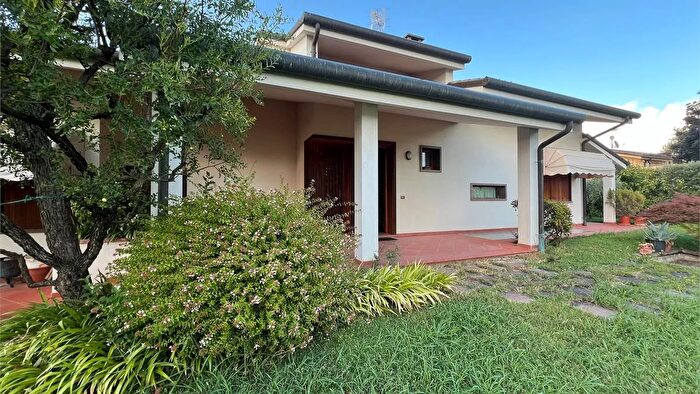 Casa con 20 locali in vendita in Montebelluna Mercato Vecchio Cima Argenta, Montebelluna