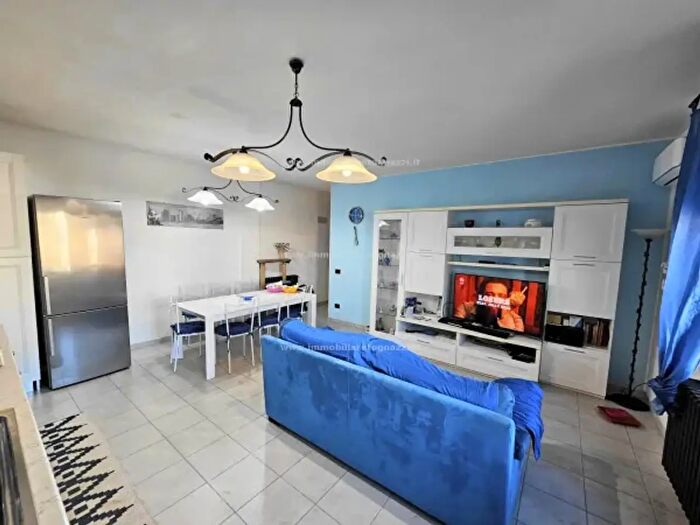 Appartamento con 6 locali in vendita in Zona Periferia, Poggibonsi