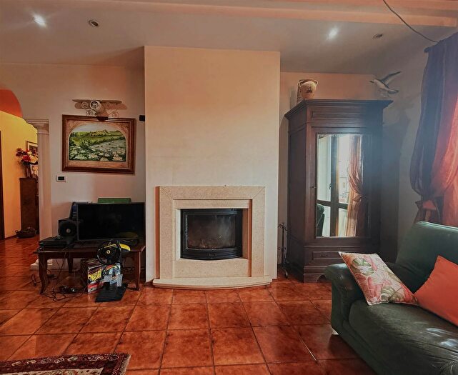 Casa con 8 locali in vendita in Cinto Caomaggiore, Cinto Caomaggiore